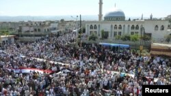 Антивладини протести во градот Хула во близина на Хомс.