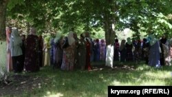 Aqmescitteki mahkeme binası yanında, 2019 senesi mayısnıñ 31-i