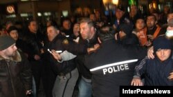 В регионах идет отчаянная борьба за контроль над самоуправлением