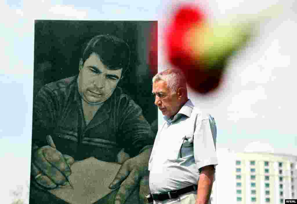 Elmar Hüseynov yaddaşlarda #9