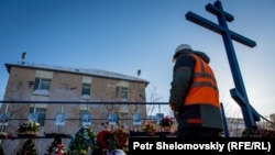 A miner pays his respect to those missing in the February 25 Severnaya coal mine gas explosion.