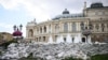 Teatrul Național Academic de Operă și Balet din Odesa, protejat de saci umpluți cu nisip, 22 iunie 2022.