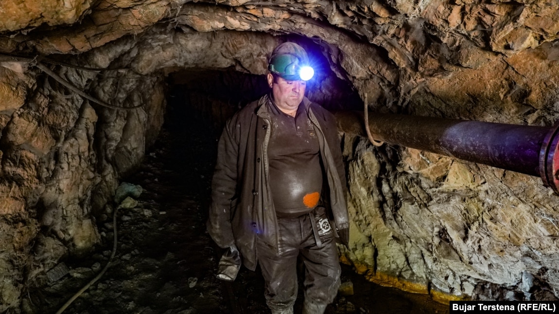 Një minator pas daljes nga miniera e Artanës.