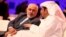 محمدجواد ظریف (چپ) وزیر خارجه ایران همراه با شیخ محمد بن عبدالرحمن بن جاسم آل ثانی، همتای قطری‌اش در نشست دوحه
