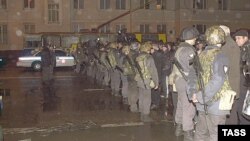 Russia -- People, who had come to watch the musical play Nordt-Ost, were taken hostages there. OMON and SOBR anti-riot police units surrounded the place