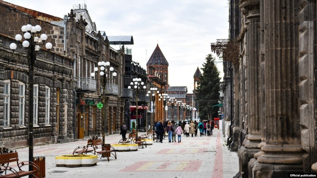 Վերանորոգված և բարեկարգված փողոց Գյումրիի կենտրոնում, օգոստոս, 2019թ․