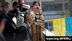 Мустафа Джемилев на митинге памяти жертв депортации. Крым, Симферополь, 18 мая 2011 года