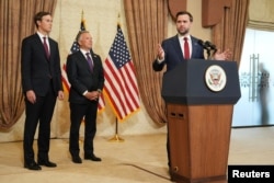 Vicepreședintele SUA, JD Vance (la tribună), la o conferință de presă după întâlnirea cu reprezentanții Pakistanului și Iranului, 12 aprilie 2026, Islamabad, Pakistan.