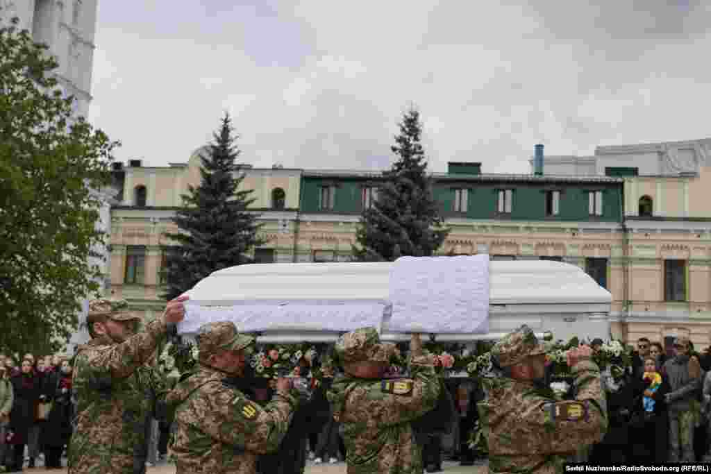 «Квітка» була офіцеркою  комунікацій 10-ї ОГШБр «Едельвейс»