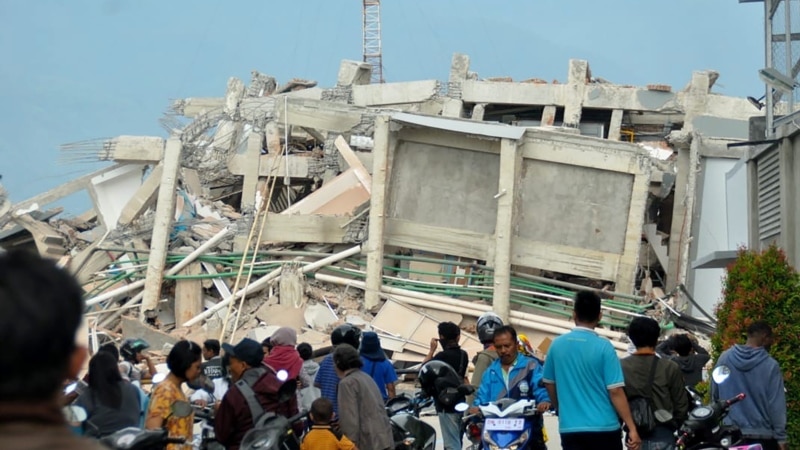 Raste broj žrtava zemljotresa i cunamija u Indoneziji