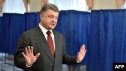 Ukrainian President Petro Poroshenko talks to the media after voting in Kyiv.