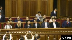 Члени Кабінету міністрів під час першого засідання Верховної Ради 9-го скликання, в Києві, 29 серпня 2019 року