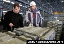 Then-Russian President Dmitry Medvedev (left) and Oleg Deripaska at a Rusal aluminum smelter in Sayanogorsk in 2011