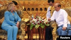 Президент Мьянмы Тейн Сейн на недавних переговорах с госсекретарем США Хиллари Клинтон