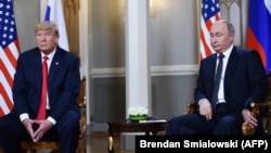 Владимир Путин (справа) и Дональд Трамп