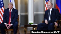 (Foto Arkiv) Presidenti i SHBA-së, Donald Trump dhe presidenti i Rusisë, Vladimir Putin gjatë takimit në Helsinki më 2018