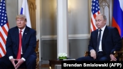 ولادیمیر پوتین رئیس جمهور روسیه (راست) و دونالد ترمپ رئیس جمهور امریکا در حاشیه اجلاس بیست کشور صنعتی جهان در ارجنتاین ملاقات کردند. July 16, 2018