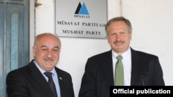 Robert Cekuta Musavat Partiyasının başqanı ilə görüşür (arxiv fotosu)