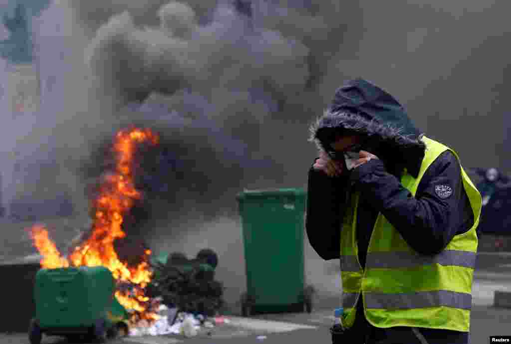 خبرگزاری فرانسه می&zwnj;گوید به&zwnj;نظر می&zwnj;رسد از شدت اعتراضات کاسته شده&zwnj;است. (درتصویر اعتراضات در ۸ دسامبر)
