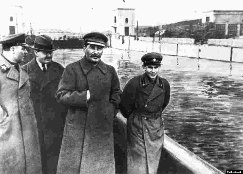 As the head of Stalin’s secret police, Nikolai Yezhov (right) oversaw the executions of more than half a million Soviet citizens during the “great purge.”