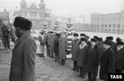 Роберт Мугабе в Москве на Красной площади. Декабрь 1985 года