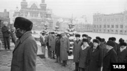 Роберт Мугабе в Москве на Красной площади. Декабрь 1985 года