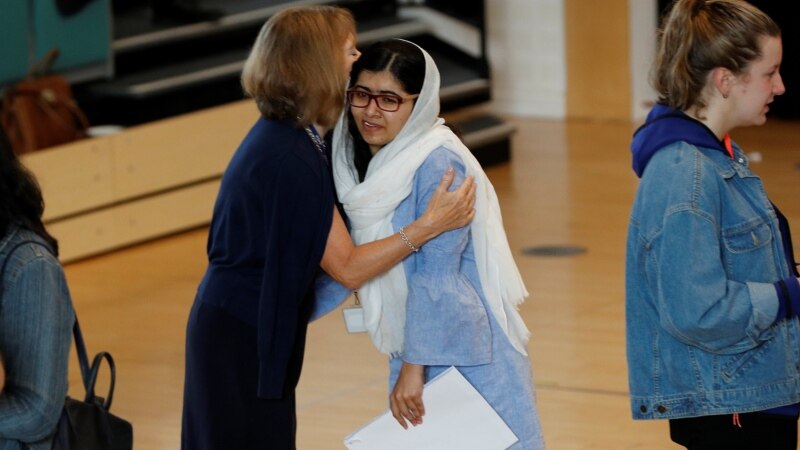 Нобелевский лауреат Малала поступила в Оксфорд