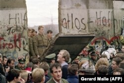 Руйнування Берлінського муру, 11 листопада 1989 року