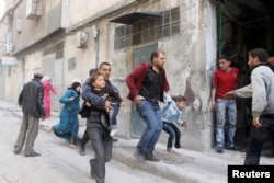 Апрель 2014-го, жители Алеппо, спасающиеся от бомбардировок правительственных сил