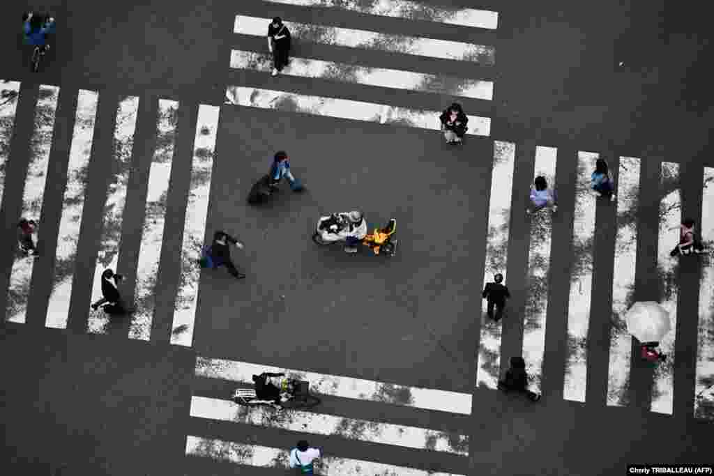 People cross a street in Tokyo's Ginza district. (AFP/Charly Triballeau)