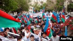 Azerbaijan -- A rally in front of the Iranian Embassy in downtown Baku, 11May2012 .