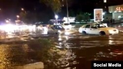 В мае 2017 года сильный дождь затопил более двадцати улиц Ташкента.