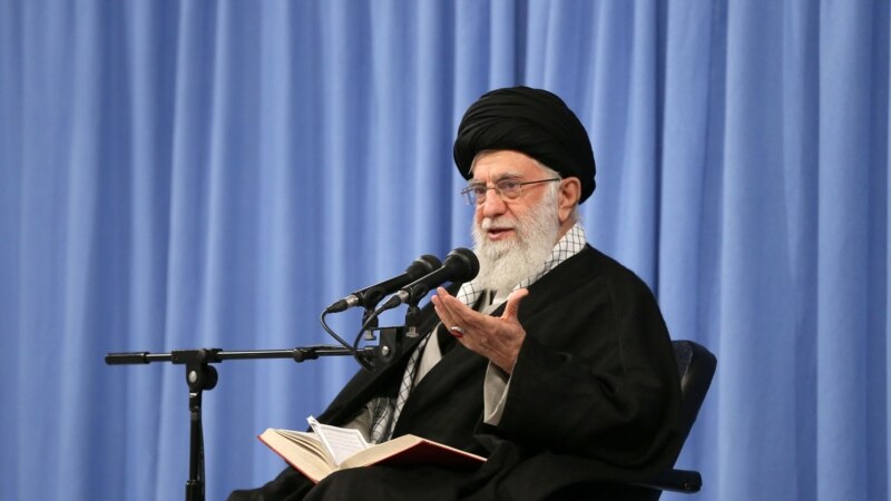علی خامنه‌ای از احتمال شیوع کرونا در نتیجه «حمله بیولوژیکی» گفت