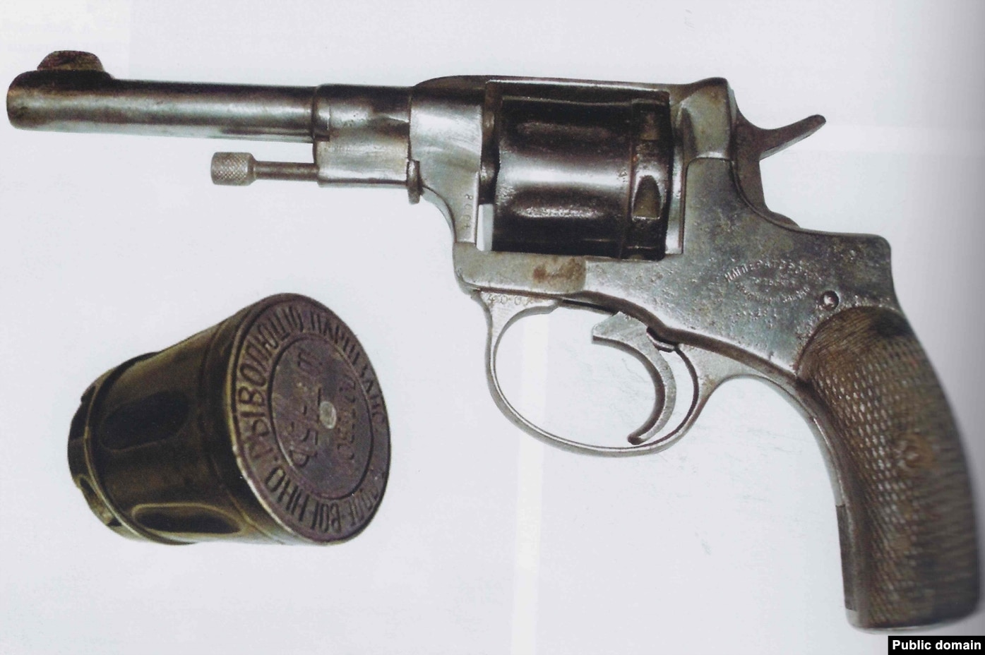 Револьвер і печатка Нестора Махна