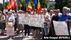 Moldovenii cer transparență Băncii Naționale a Moldovei și guvernatorului ei
