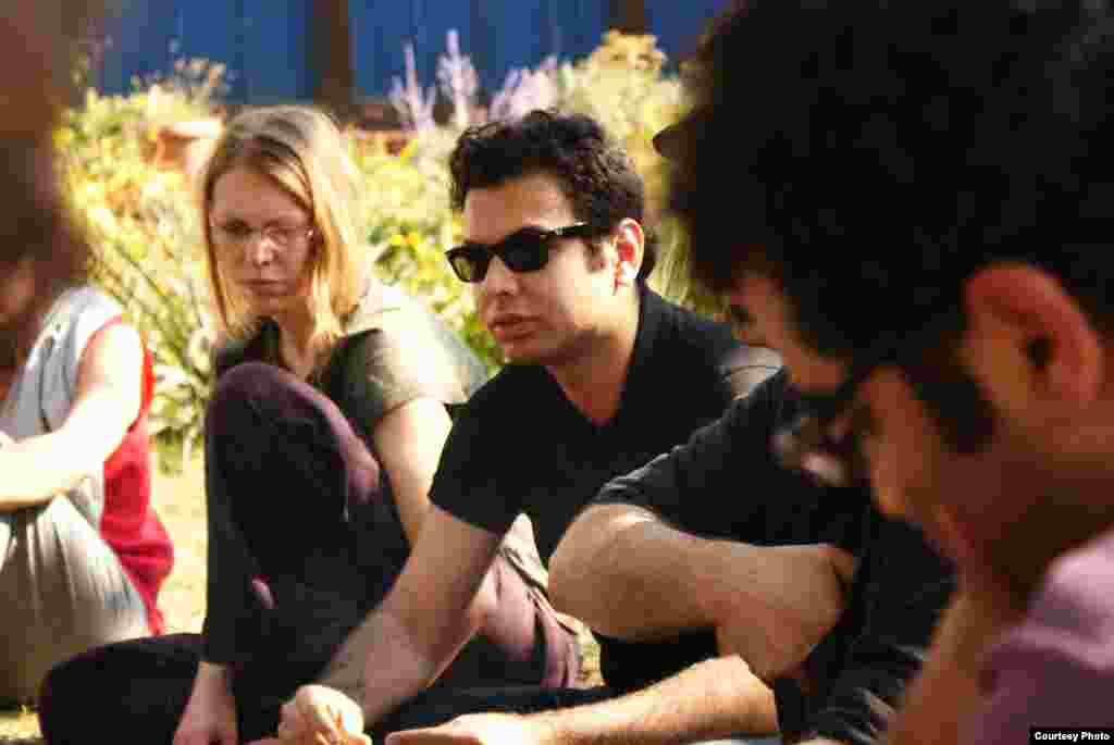 Sohrab Mohktari, a founder of the Network, leading a group discussion.