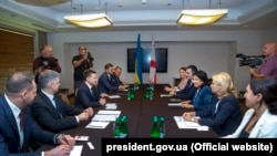 Президент України Володимир Зеленський (у центрі ліворуч) і президентка Грузії Саломе Зурабішвілі (у центрі праворуч) під час зустрічі у Польщі, 1 вересня 2019 року
