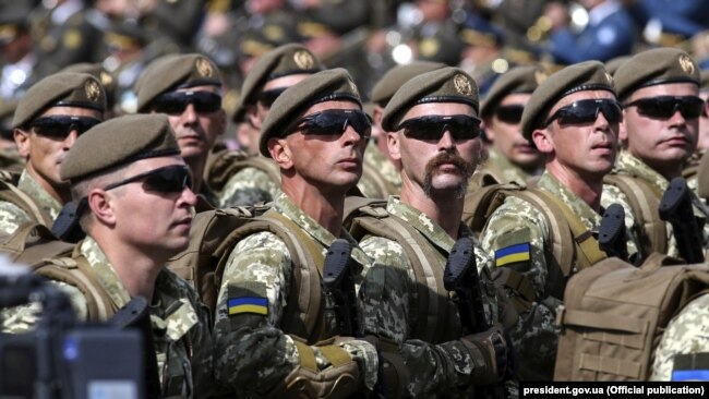 Украинские воины на марше в День Независимости Украины в Киеве. 24 августа 2017 года