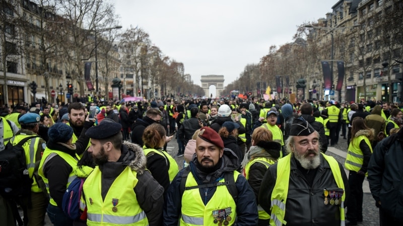 واسکت زردها وعده‌های رئیس جمهور فرانسه را میان تهی و ناکافی خواندند
