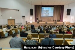 Напісаньне «Агульнай дыктоўкі», арганізаванай «Лідзкім півам» у Нацыянальнай бібліятэцы ў 2017 годзе