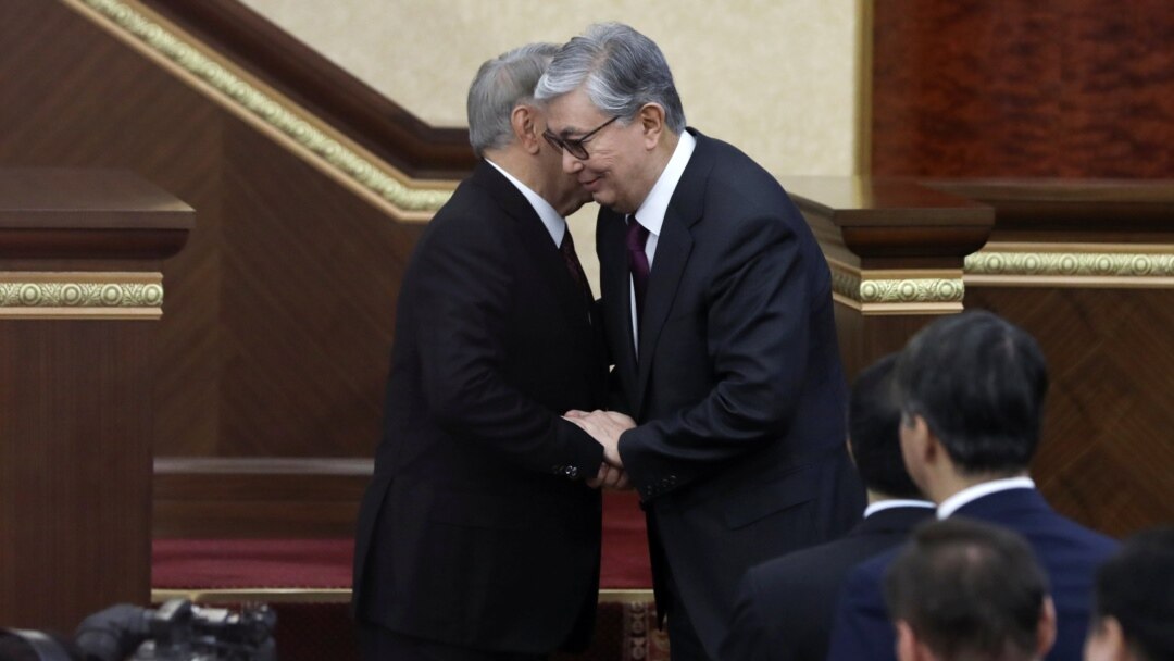 Іш киімдегі орыс қыздарының үйдегі суреттері