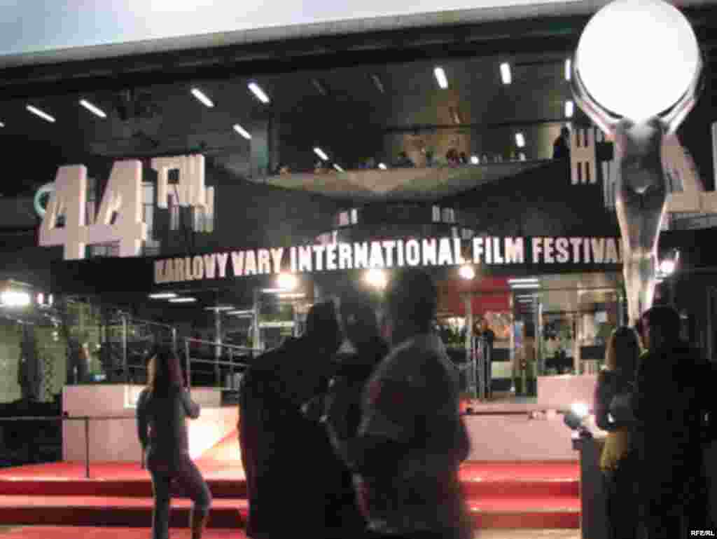 Festivalul Internațional al Filmului de la Karlovy Vary, 2009 - Instantanee de Raluca Mănescu