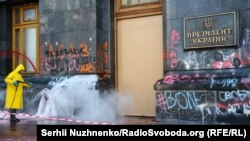 Автори постанови вважають, що дії протестувальників під Офісом президента «були спрямовані на «підрив державності»