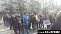 Protest radnika Željezare pred vladom Federacije BiH u februaru 2017.