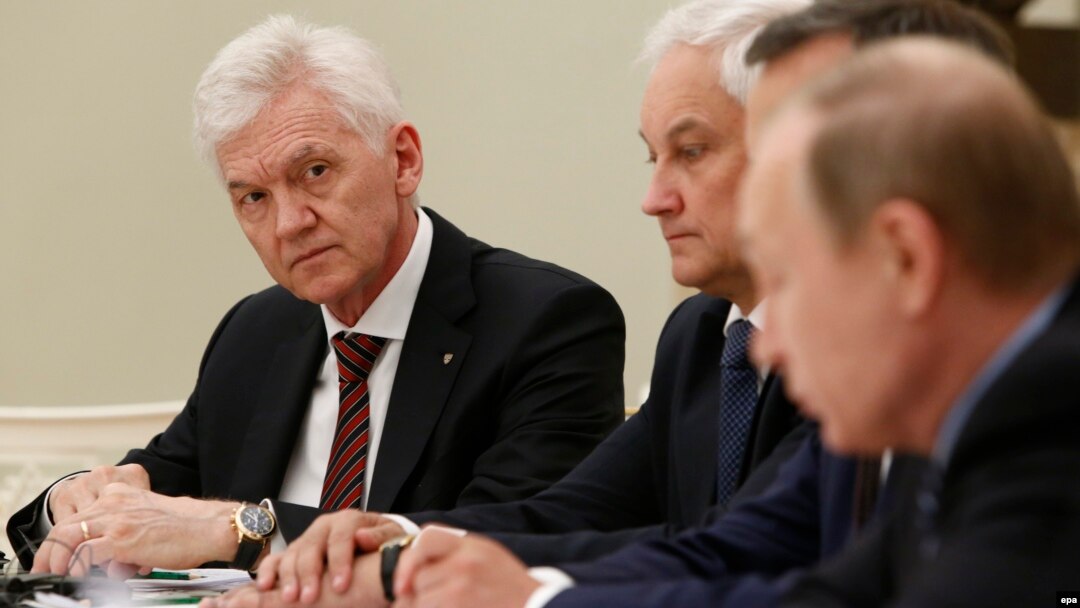Gennady Timchenko (left) attends a meeting with Russian President Vladimir Putin (right) and a delegation of French businessmen in Moscow in 2016. The oil-trading tycoon is expected to be included on an upcoming list of U.S. sanctions. (file photo)