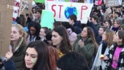 11 тисяч школярів і студентів вийшли в Брюсселі на акцію захисту клімату (відео)