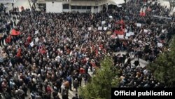 Protesta e Vetëvendosjes në Mitrovicë