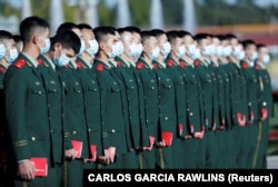 Китайские солдаты в строю. Пекин, 23 октября 2020 года. Иллюстративное фото.