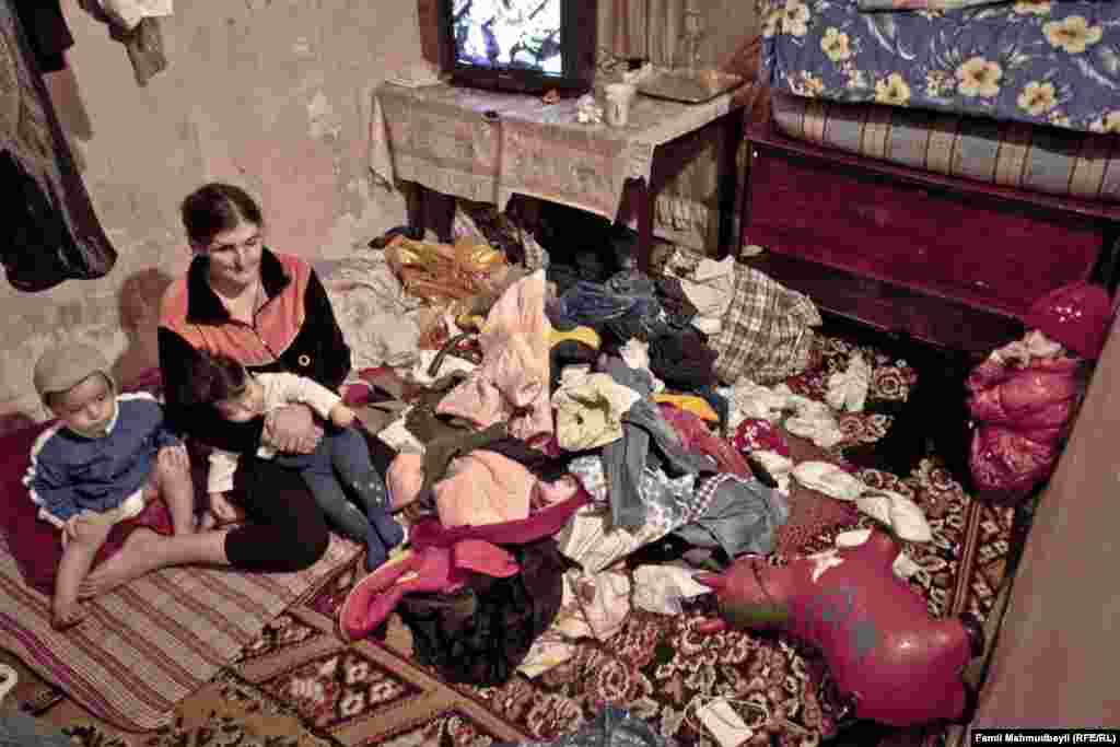 После 19 месячного плена жизнь ей так и не улыбнулась. Когда произошла трагедия в Ходжалы, Лейле Саййадовой было всего 9 лет. Этот день - 26 февраля, Лейла называет трагедией всей своей жизни.