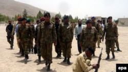 Pakistani Army chief General Ashfaq Pervez Kayani (third from left) observed recruits' skills in Quetta in June.